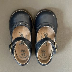 Footmates navy blue leather 4.5 Mary Jane shoes
